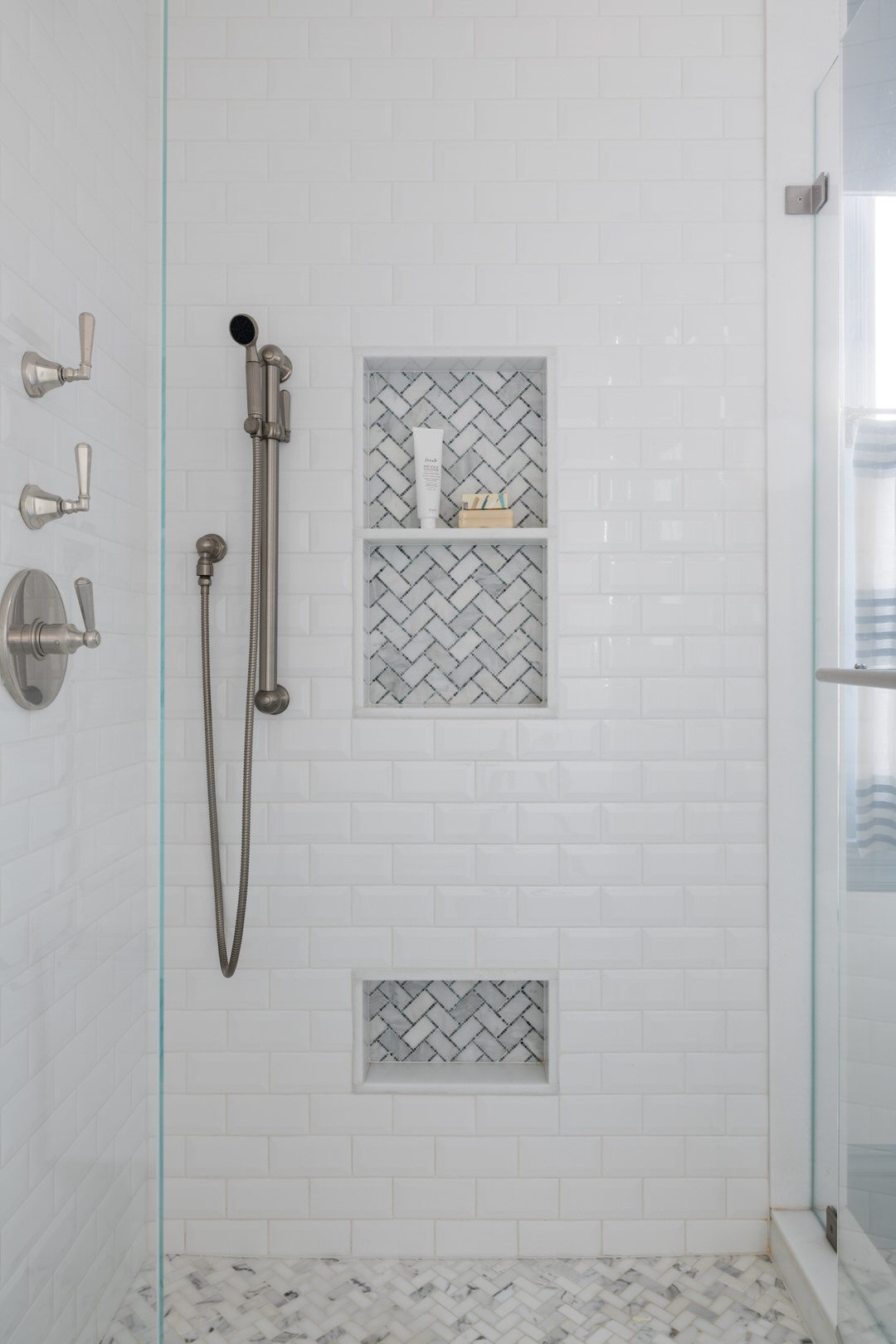 3x6 Beveled Subway Shower walls with marble mosaic niche details