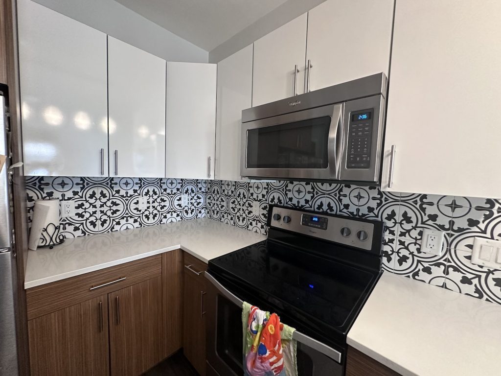 Black and White Backsplash - Unicom Starker Reverie Décor 1
